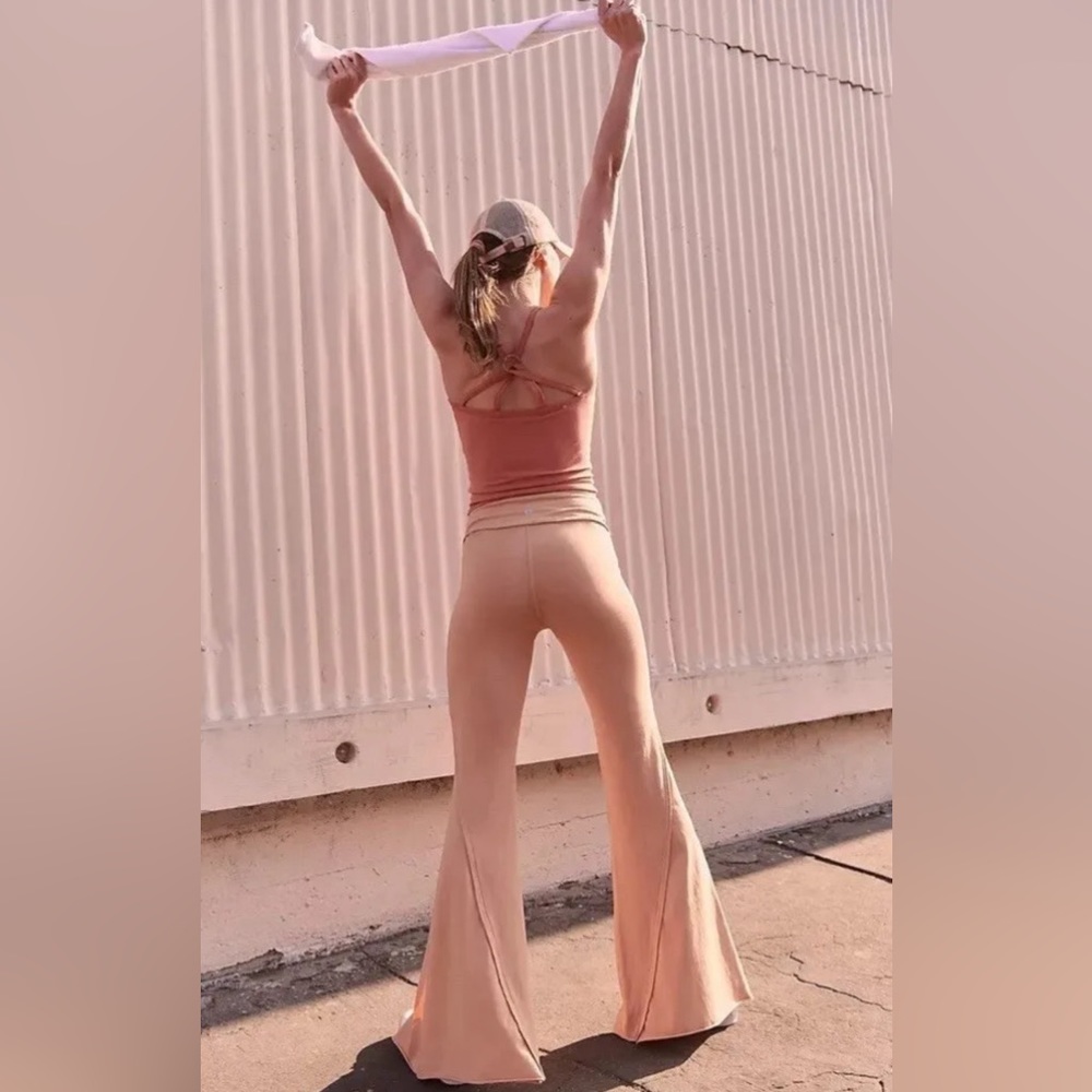 Free People! FP Movement Hot Shot Kick Flares NWOT! - Picture 2 of 7